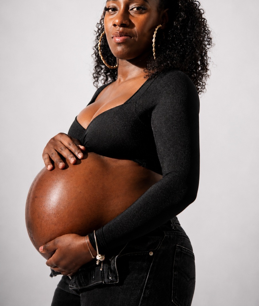 Shooting grossesse en studio Publivoice